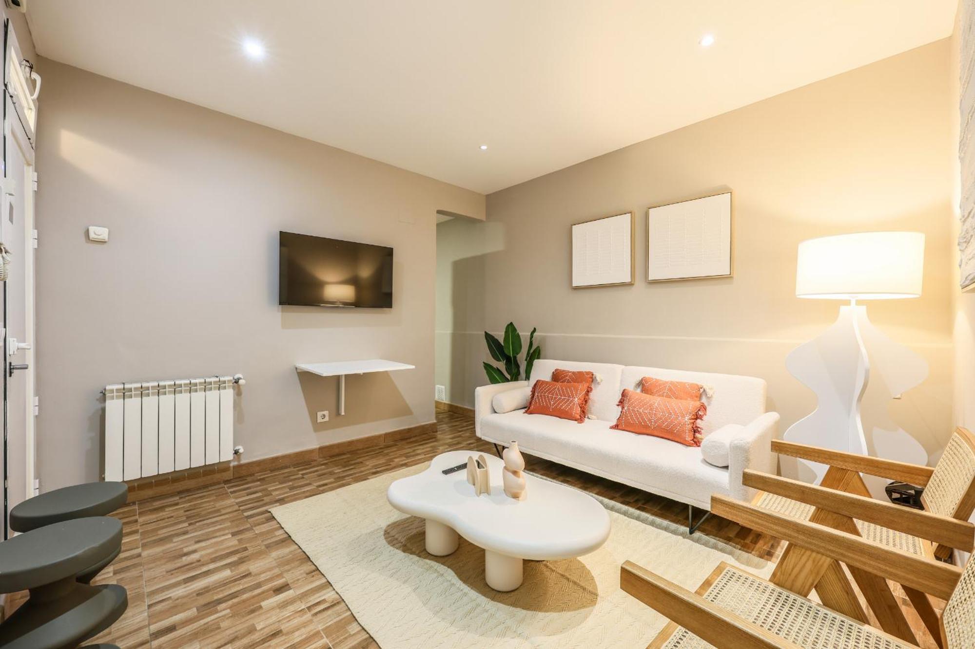 Nuevo Apartamento Funcional En Chamberi マドリード エクステリア 写真