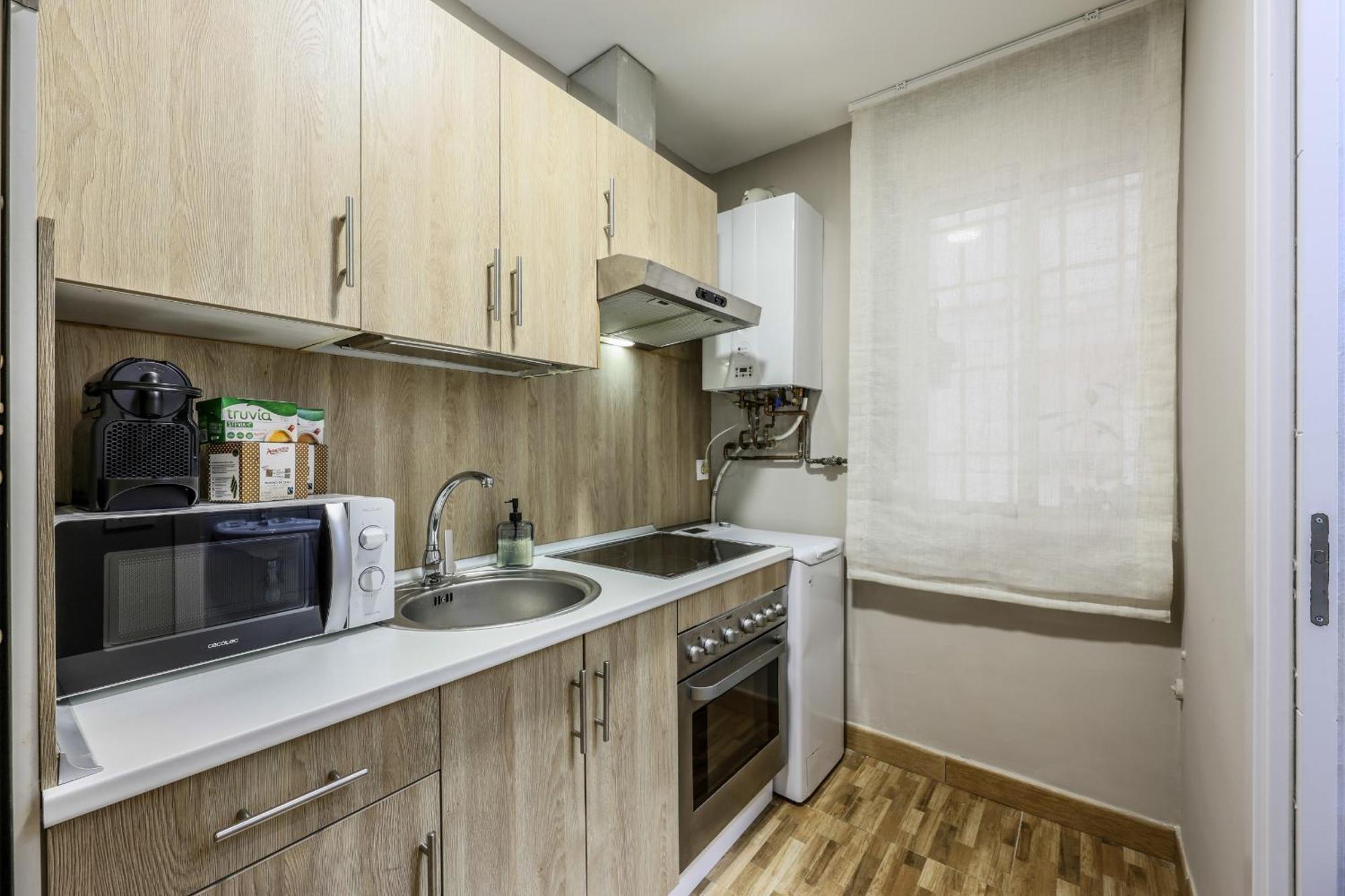 Nuevo Apartamento Funcional En Chamberi マドリード エクステリア 写真