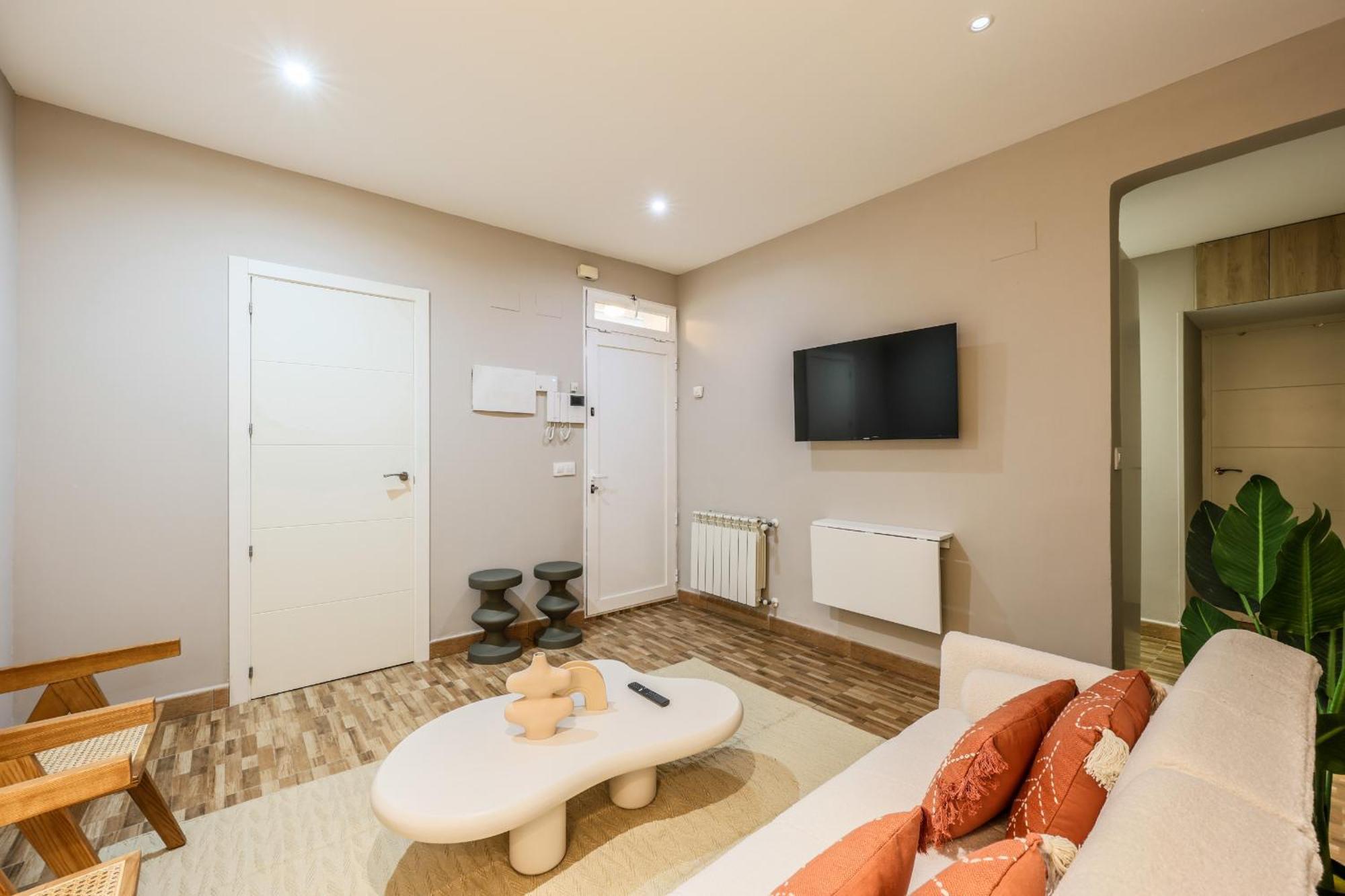 Nuevo Apartamento Funcional En Chamberi マドリード エクステリア 写真