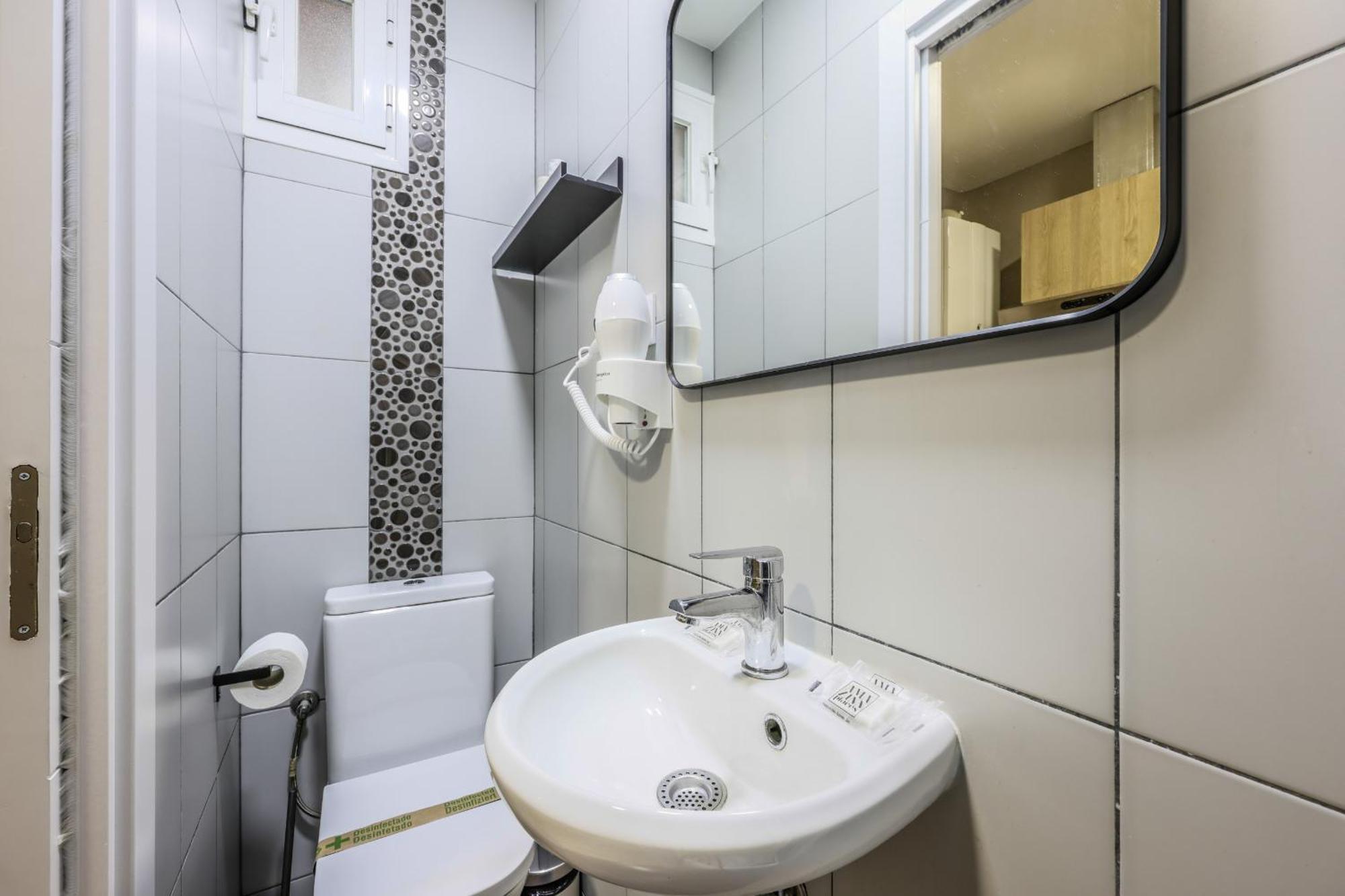 Nuevo Apartamento Funcional En Chamberi マドリード エクステリア 写真