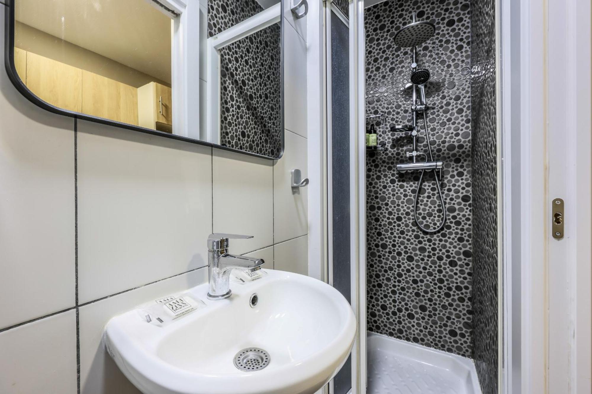Nuevo Apartamento Funcional En Chamberi マドリード エクステリア 写真